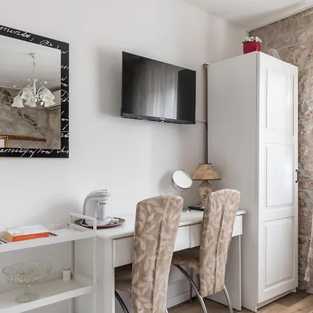 And Petra Pensionat Split