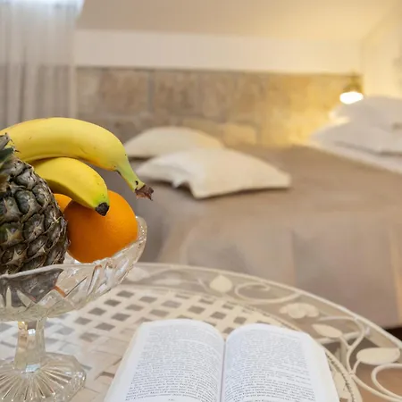 And Petra Pensionat Split