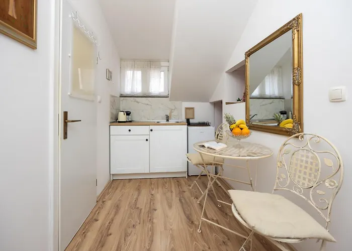 아파트먼트 앤드 룸스 페트라 게스트하우스 3*