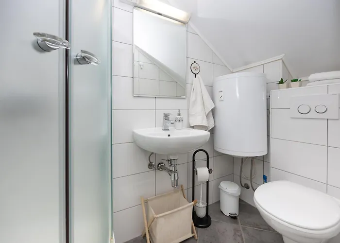 아파트먼트 앤드 룸스 페트라 게스트하우스